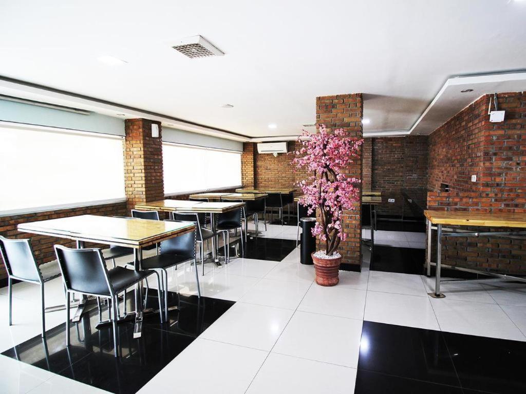 Amaliun Hotel Medan Exterior photo