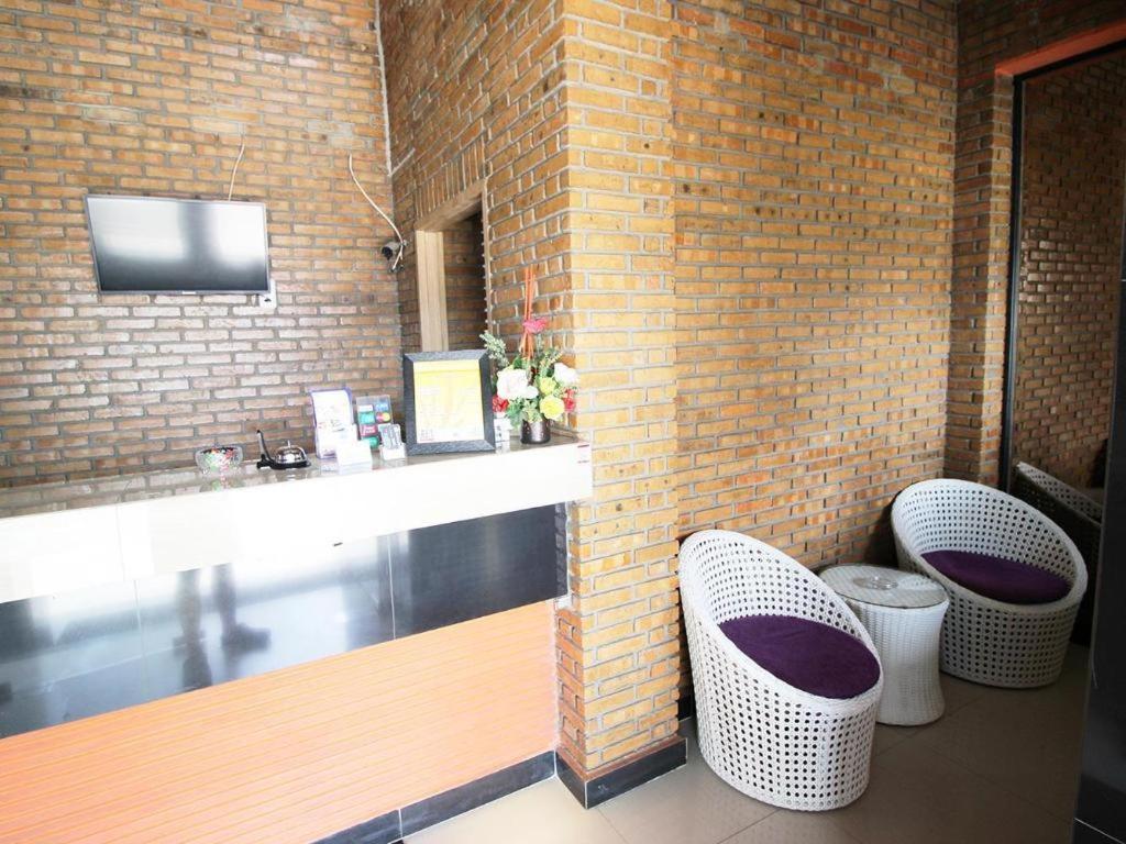 Amaliun Hotel Medan Exterior photo