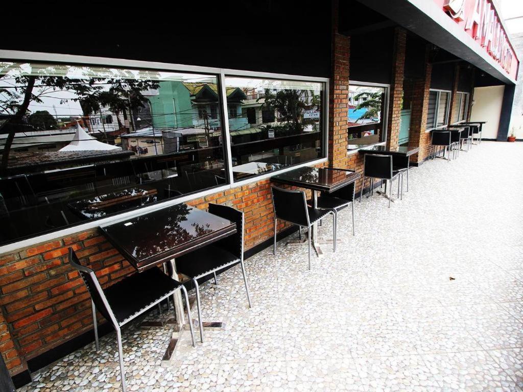 Amaliun Hotel Medan Exterior photo