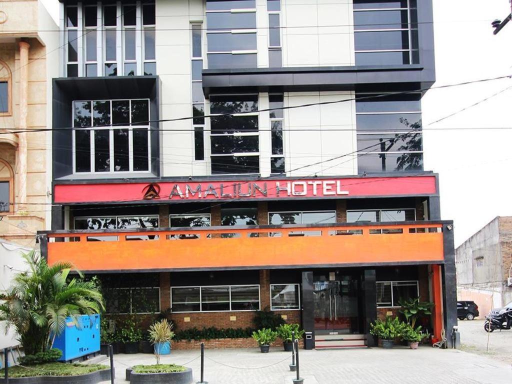 Amaliun Hotel Medan Exterior photo