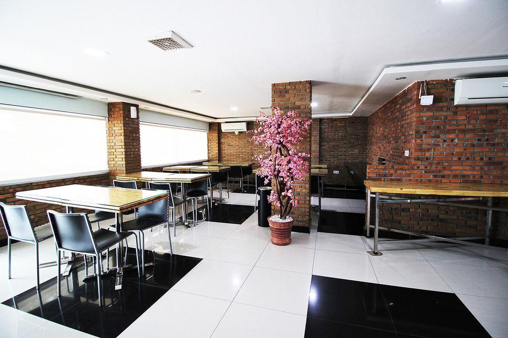 Amaliun Hotel Medan Exterior photo