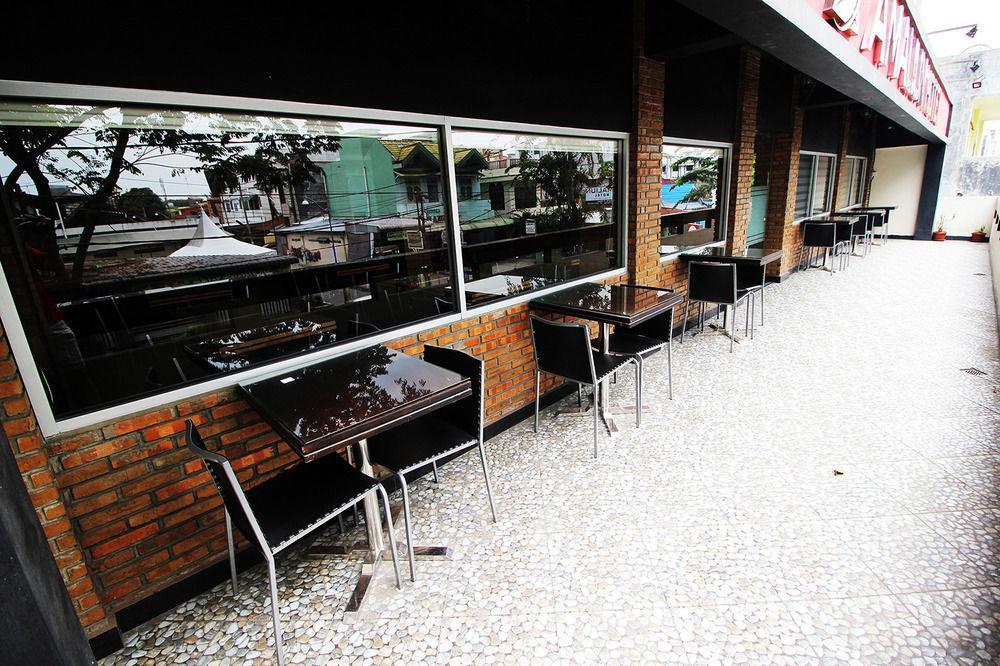 Amaliun Hotel Medan Exterior photo