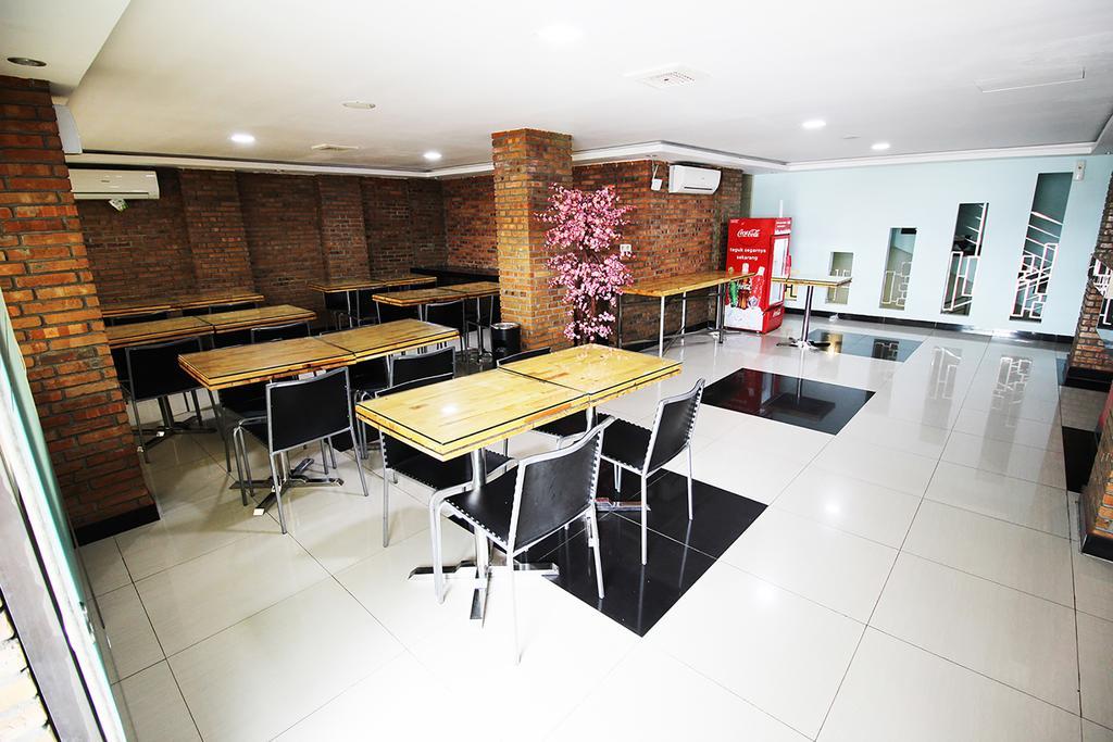 Amaliun Hotel Medan Exterior photo