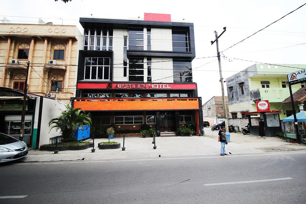 Amaliun Hotel Medan Exterior photo