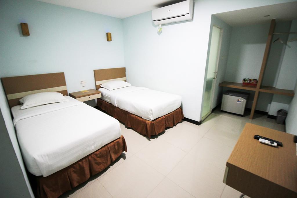 Amaliun Hotel Medan Exterior photo