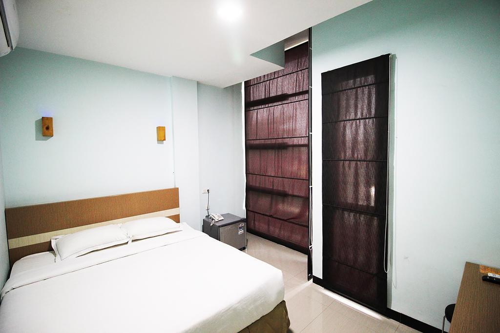 Amaliun Hotel Medan Exterior photo