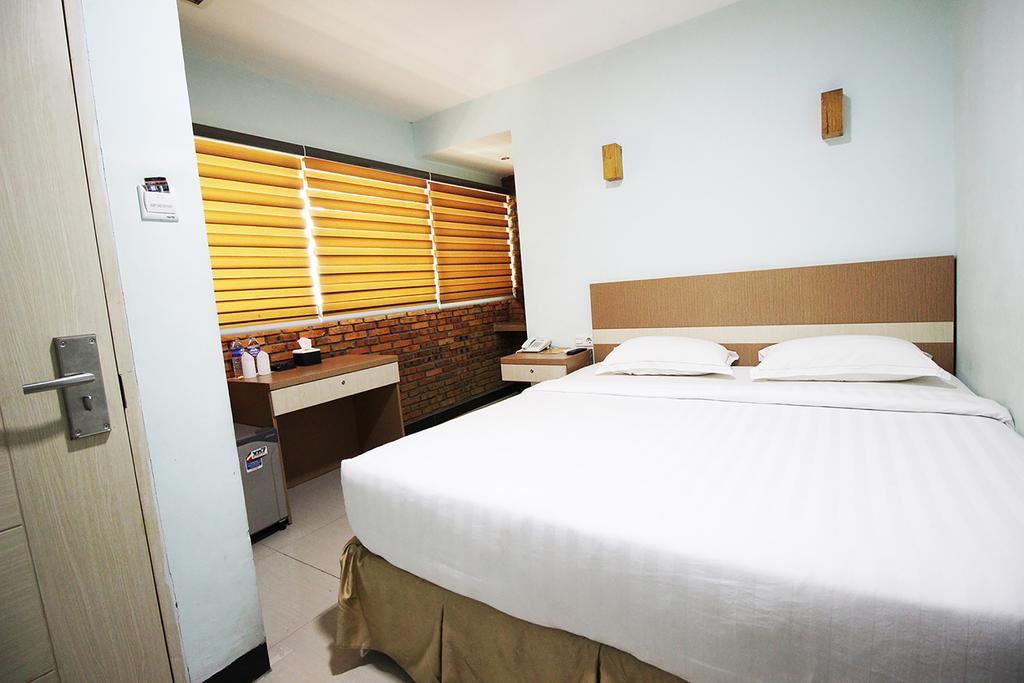 Amaliun Hotel Medan Exterior photo