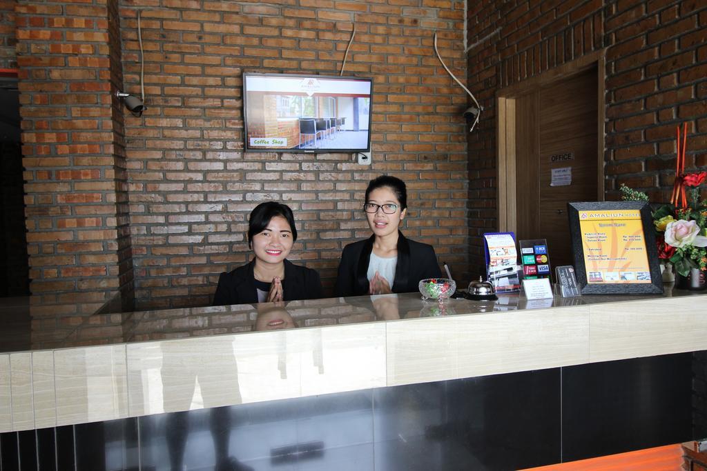 Amaliun Hotel Medan Exterior photo