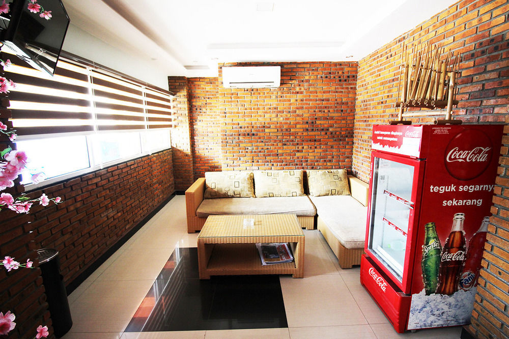 Amaliun Hotel Medan Exterior photo