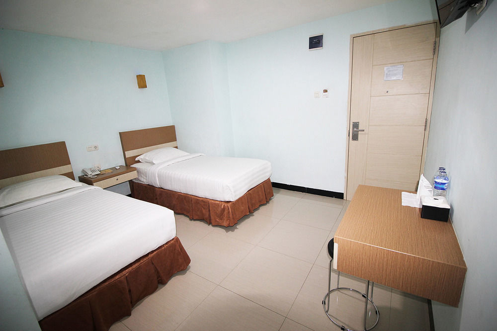 Amaliun Hotel Medan Exterior photo