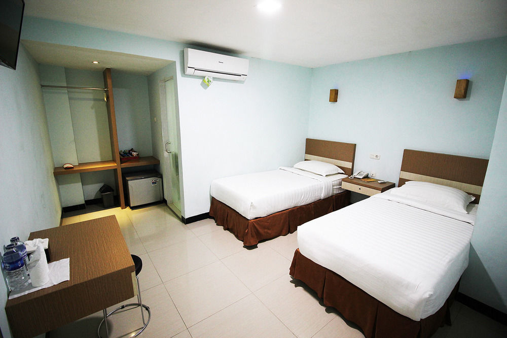 Amaliun Hotel Medan Exterior photo