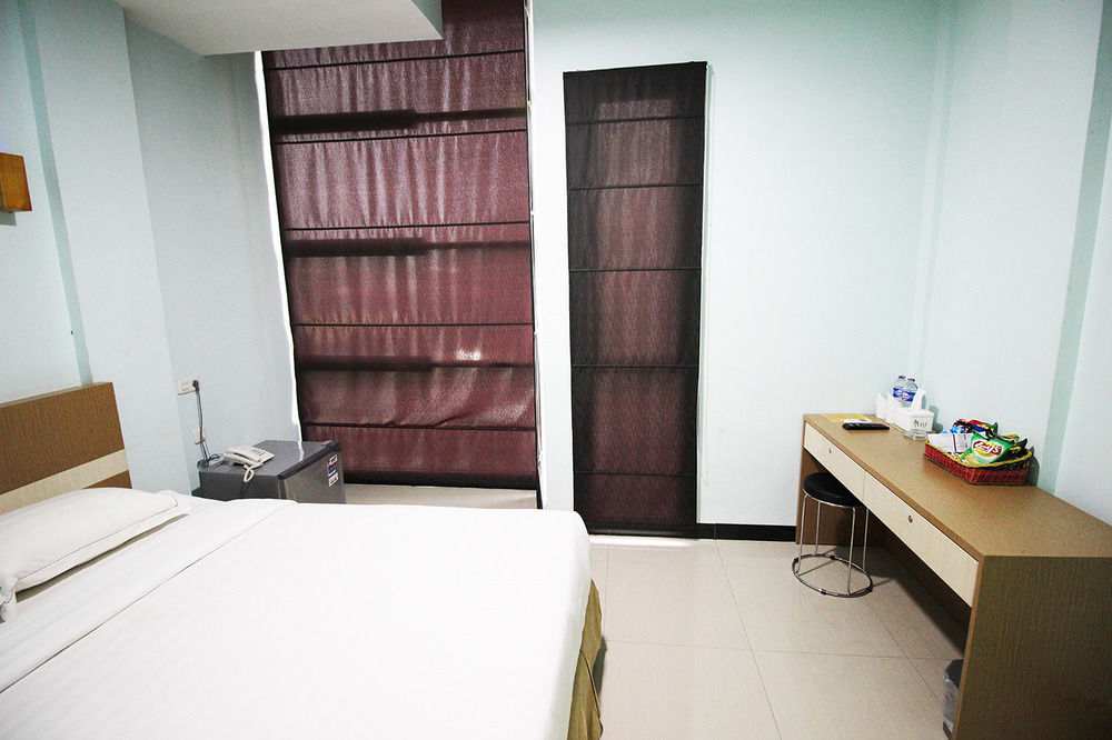 Amaliun Hotel Medan Exterior photo