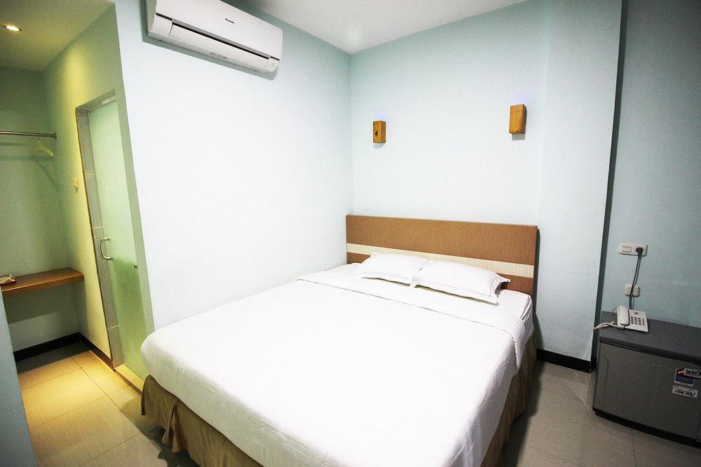 Amaliun Hotel Medan Exterior photo